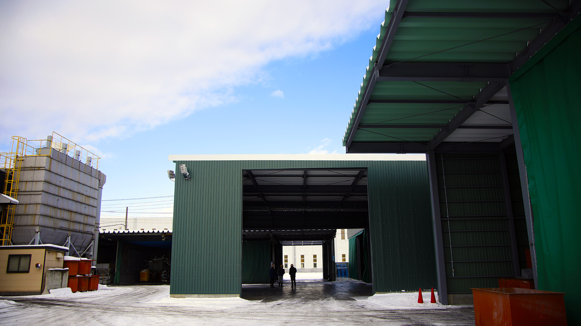 苫小牧工場に新製品倉庫と灰ヤードを建設しました
